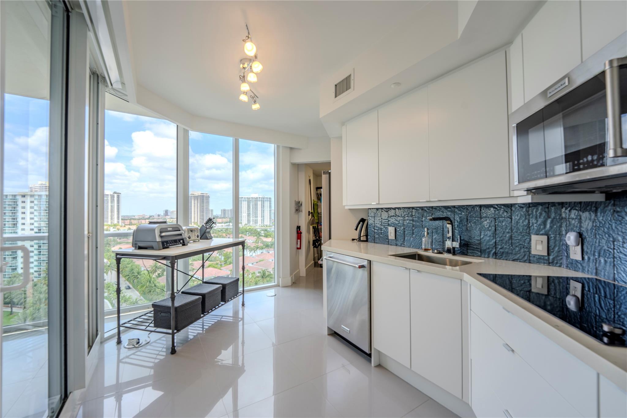 OCEAN ONE - Residential