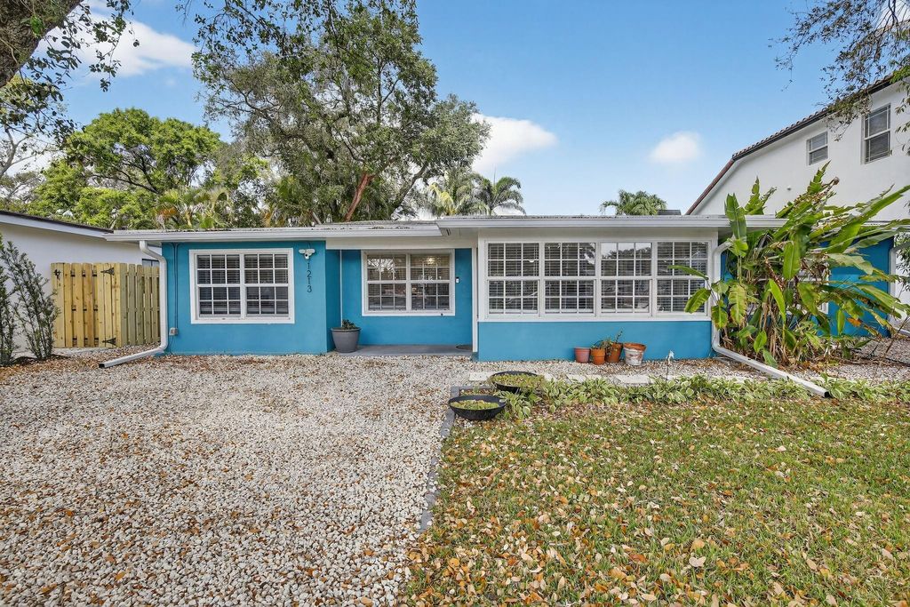 Photo of 1213 SW 21st Street, Fort Lauderdale, FL 33315 (MLS # F10554330)