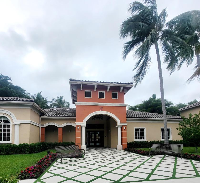 4175 N N Haverhill Road 907