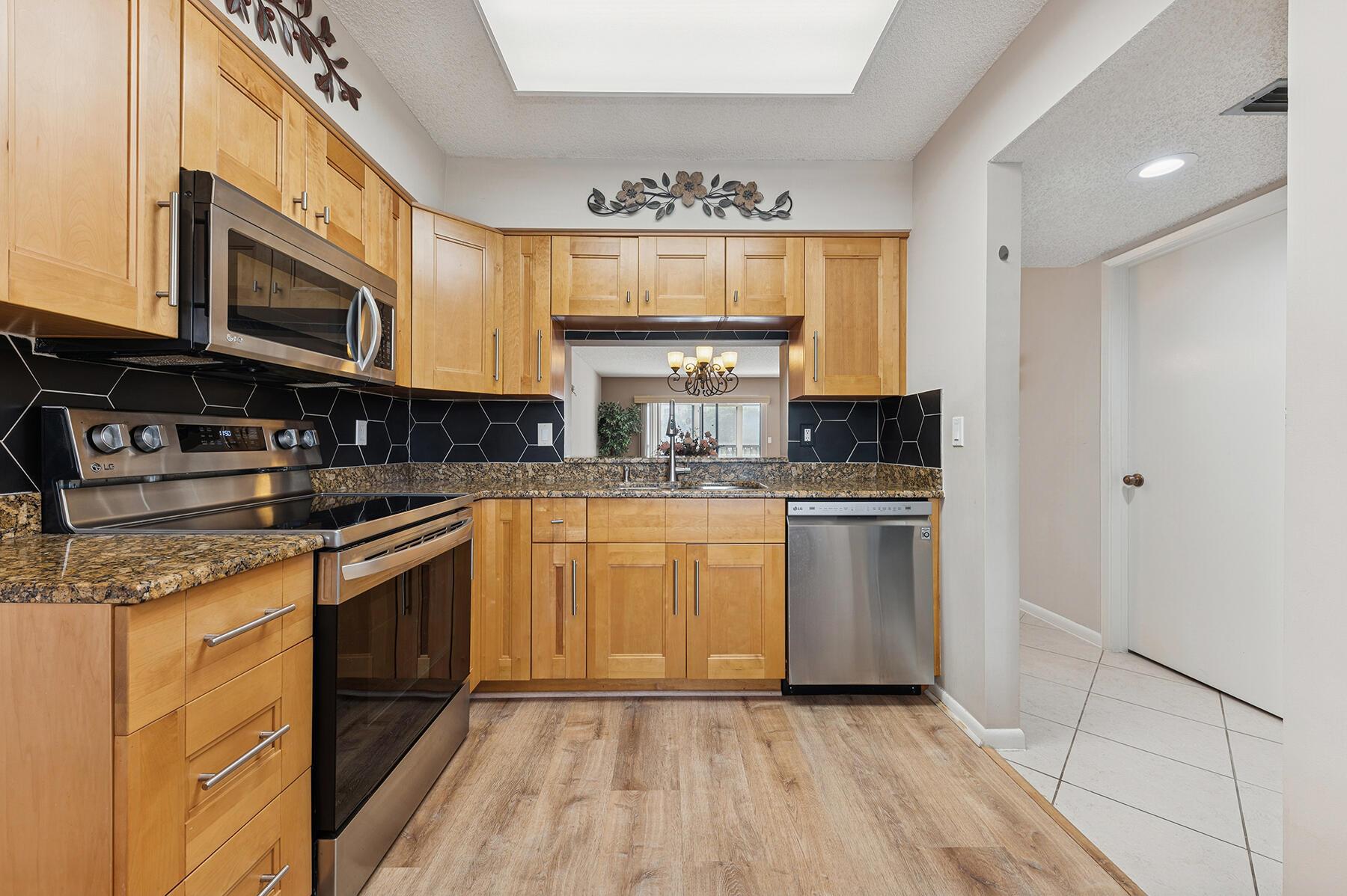 HUNTINGTON LAKES SEC FOUR - Residential