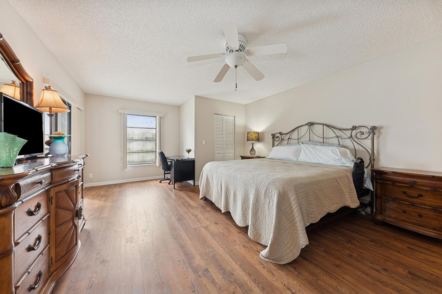 HUNTINGTON LAKES SEC FOUR - Residential