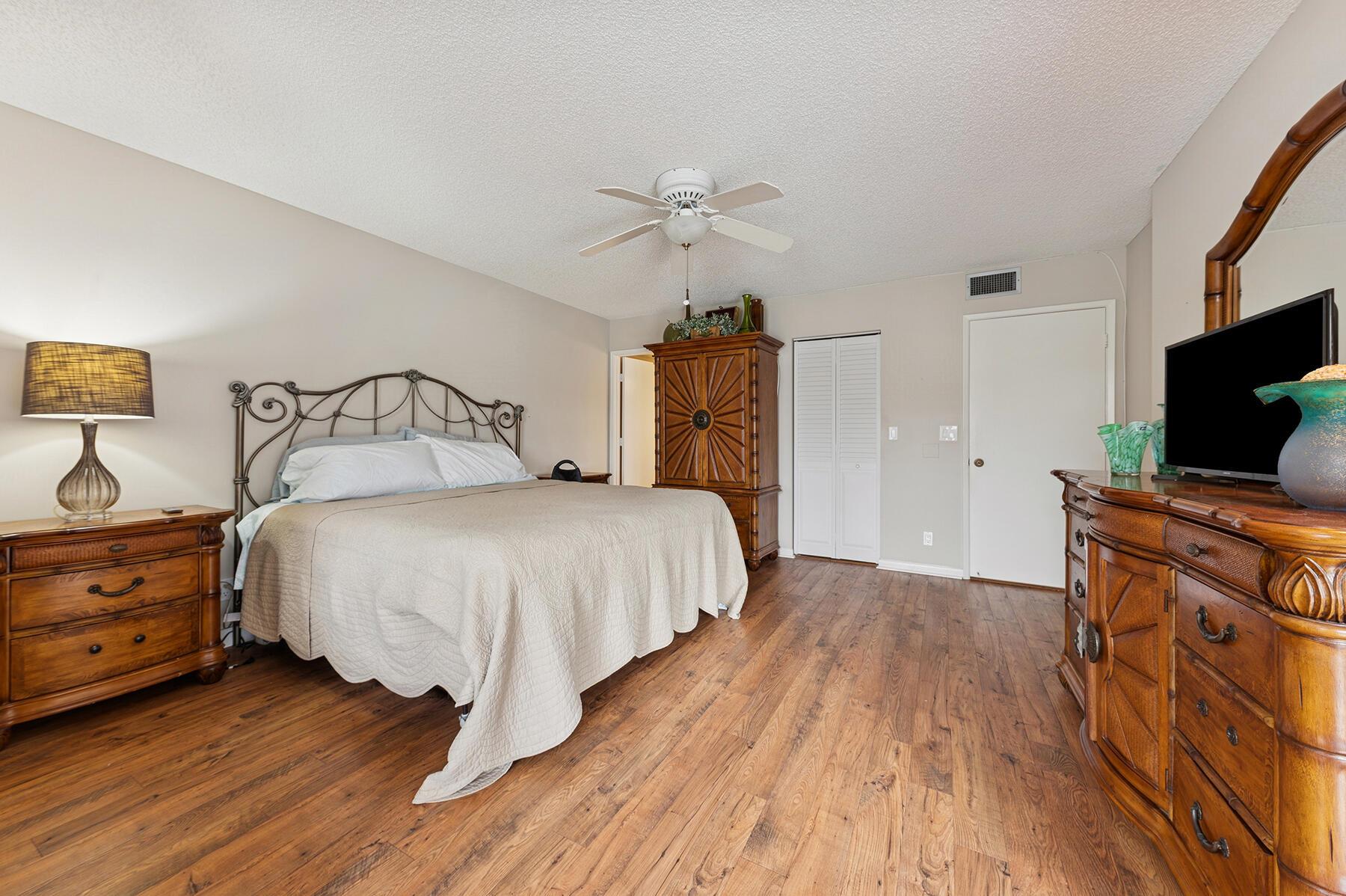 HUNTINGTON LAKES SEC FOUR - Residential