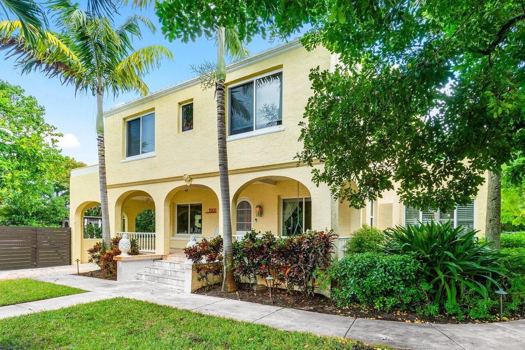 Photo of 1201 N Swinton Avenue, Delray Beach, FL 33444 (MLS # R11033381)