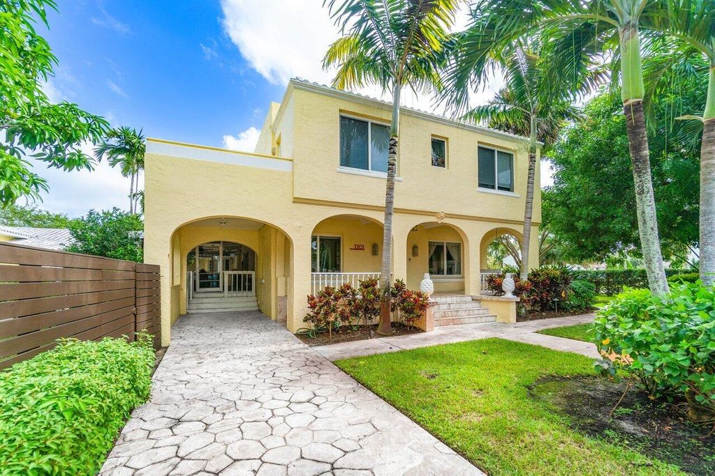 Photo of 1201 N Swinton Avenue, Delray Beach, FL 33444 (MLS # R11033381)