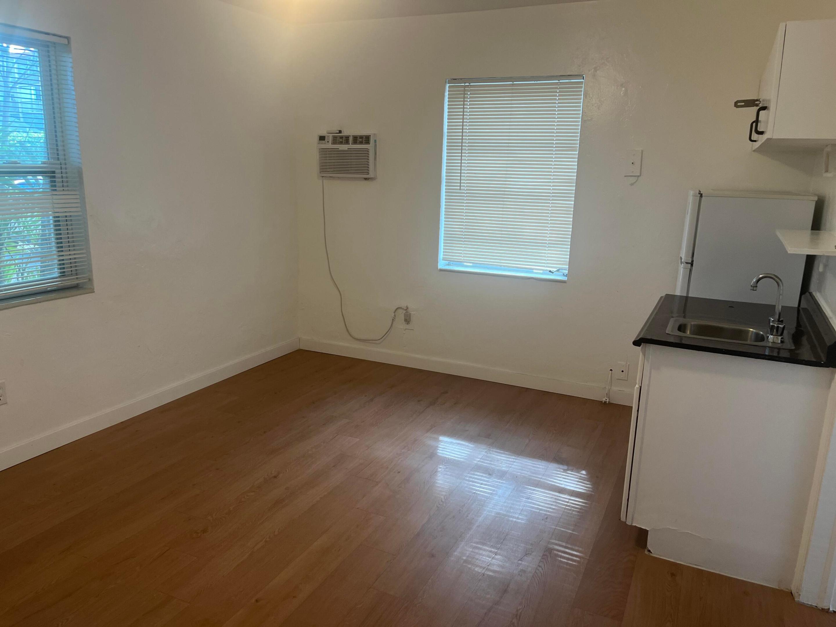 HOLLYWOOD - Residential Lease