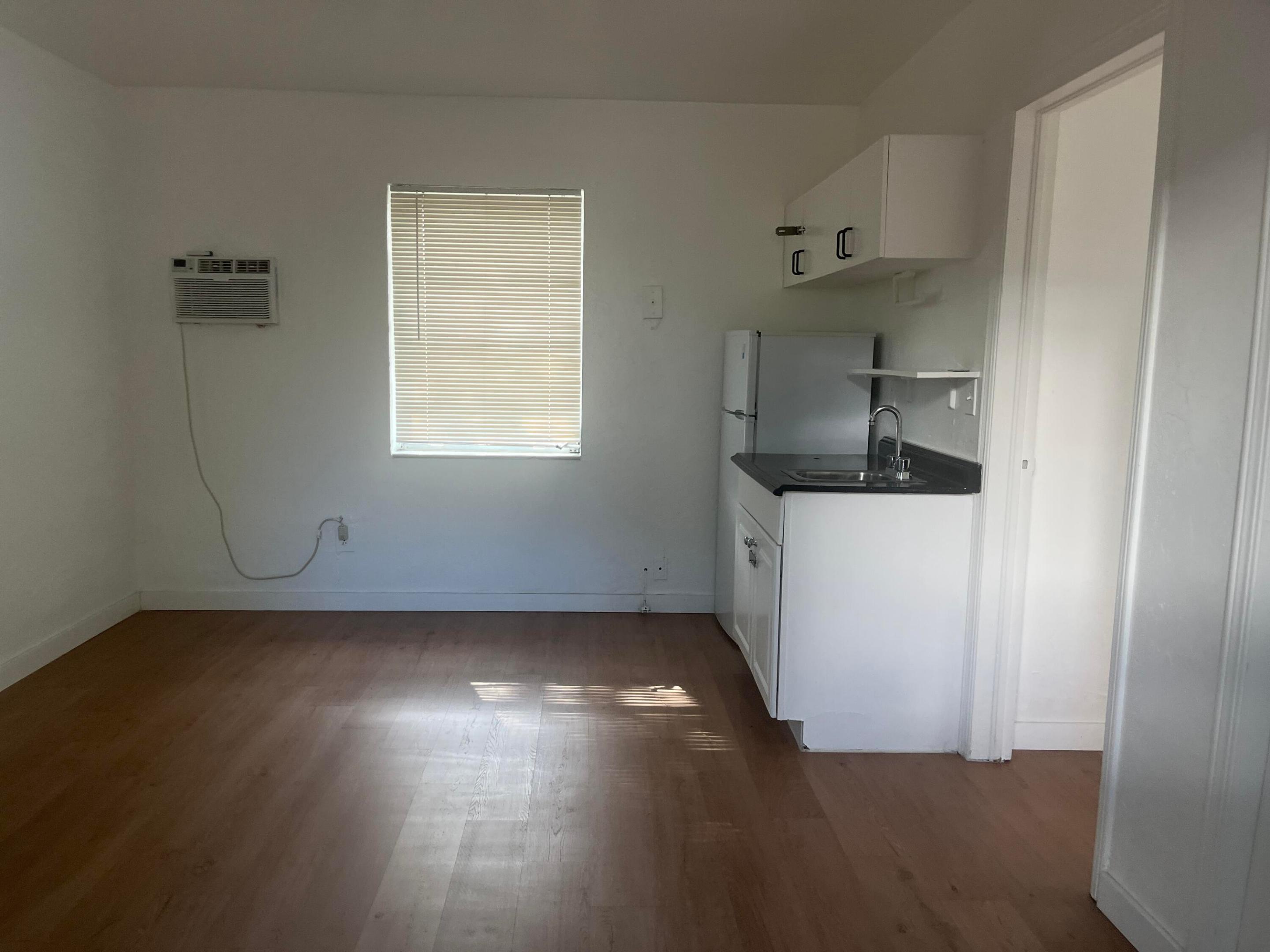 HOLLYWOOD - Residential Lease