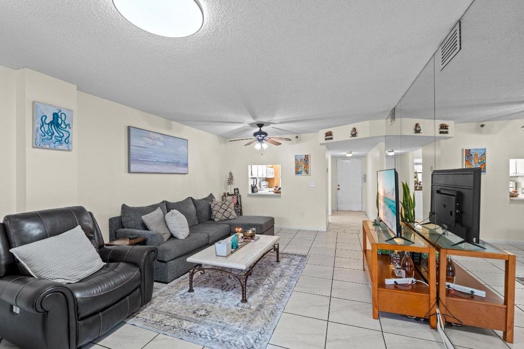Photo of 896 N Federal Highway #121, Lantana, FL 33462 (MLS # R11088892)