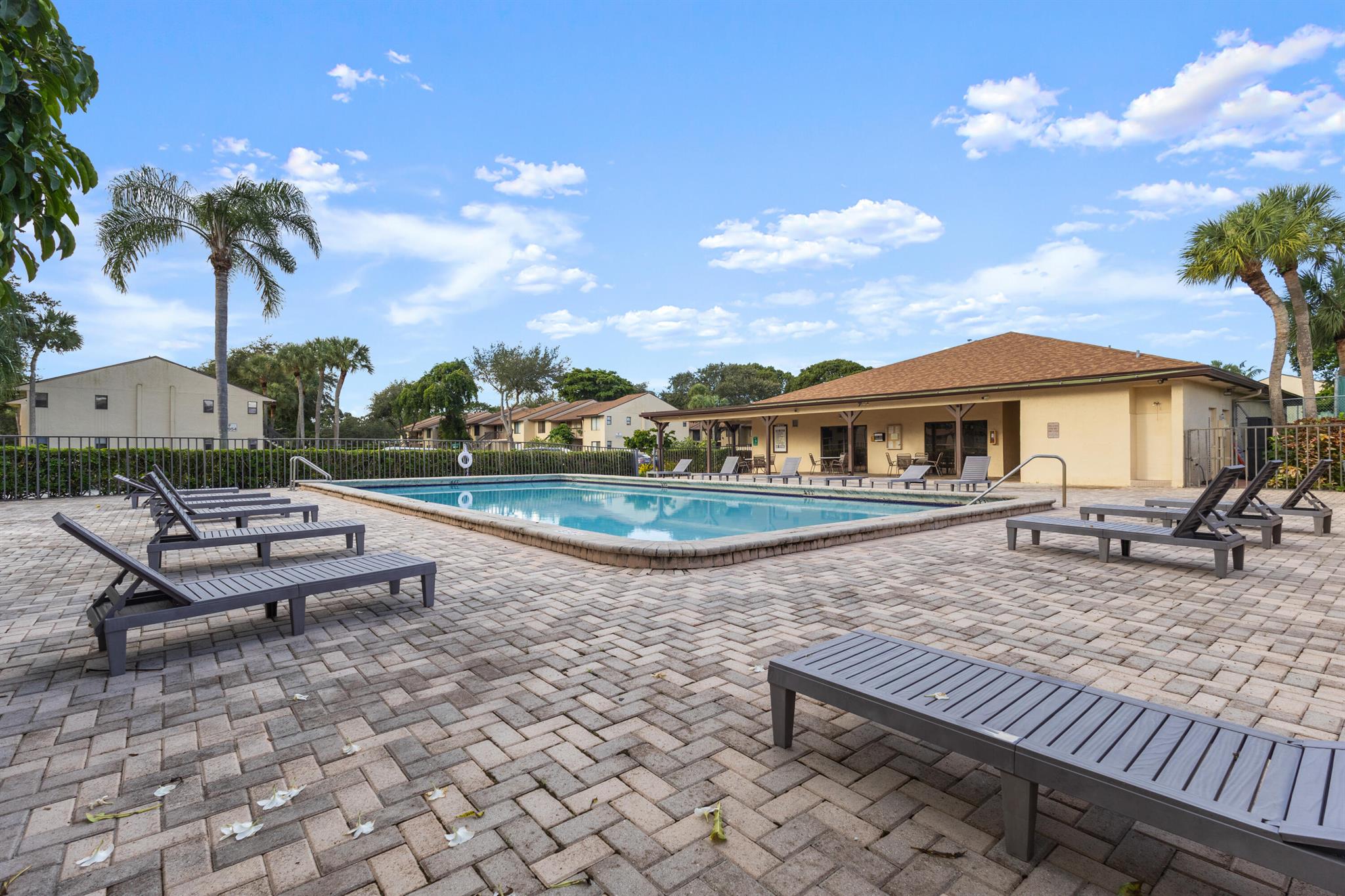 View photos, virtual tours, details... 6649 Somerset Drive 206