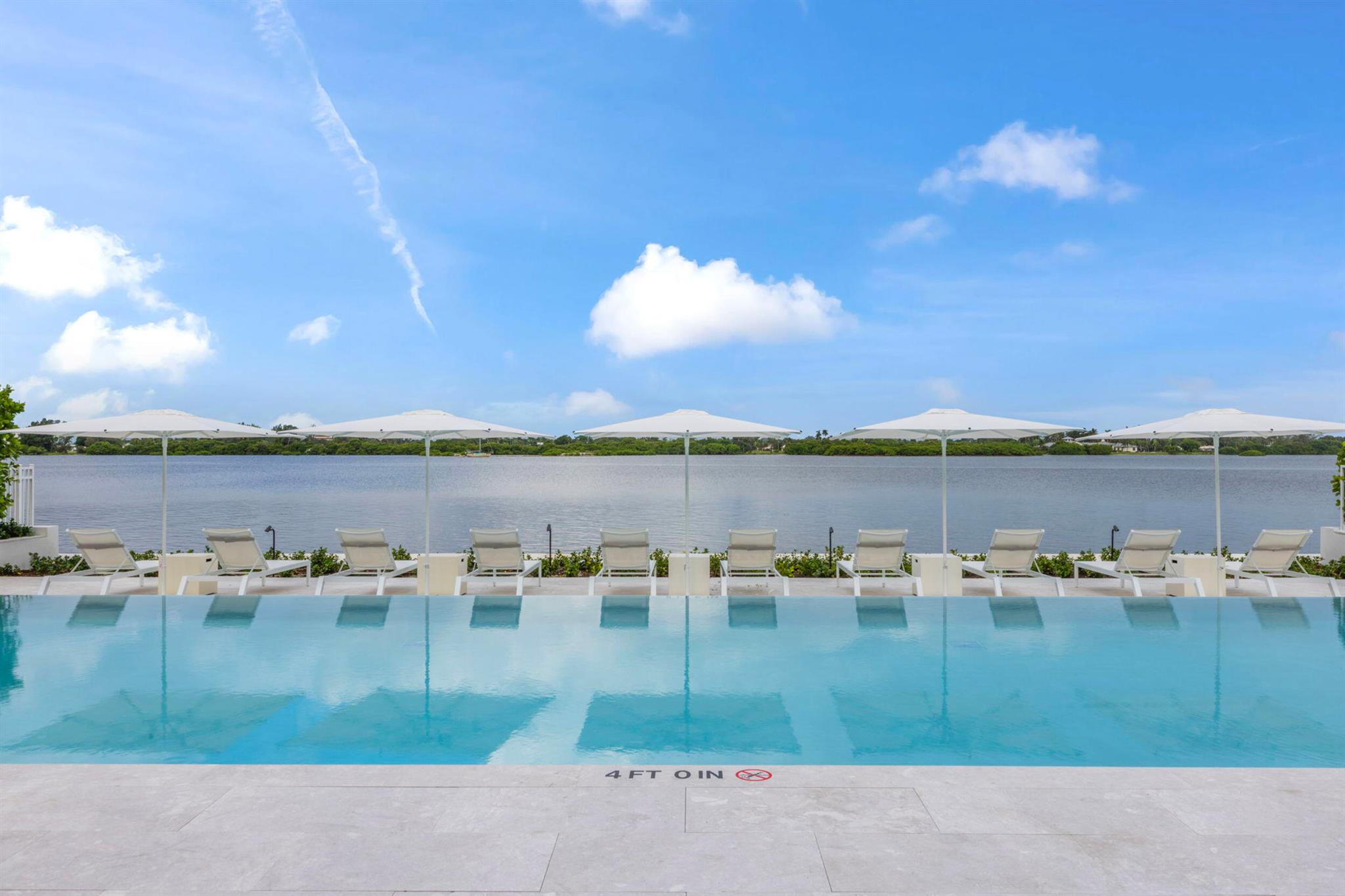 CARLYLE HOUSE CONDO - Residential