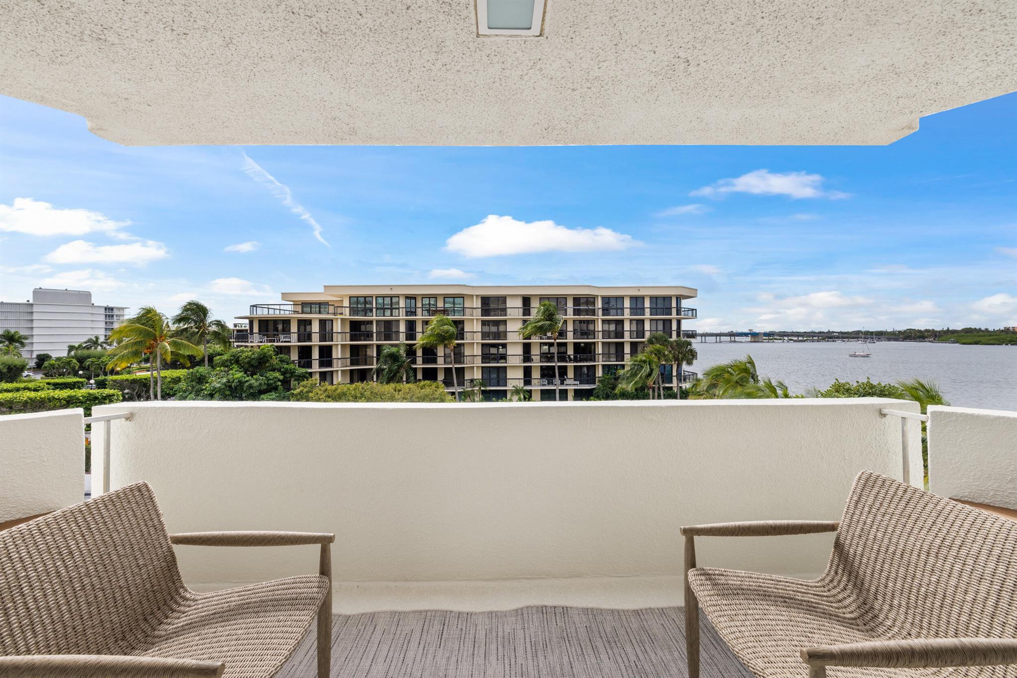 CARLYLE HOUSE CONDO - Residential