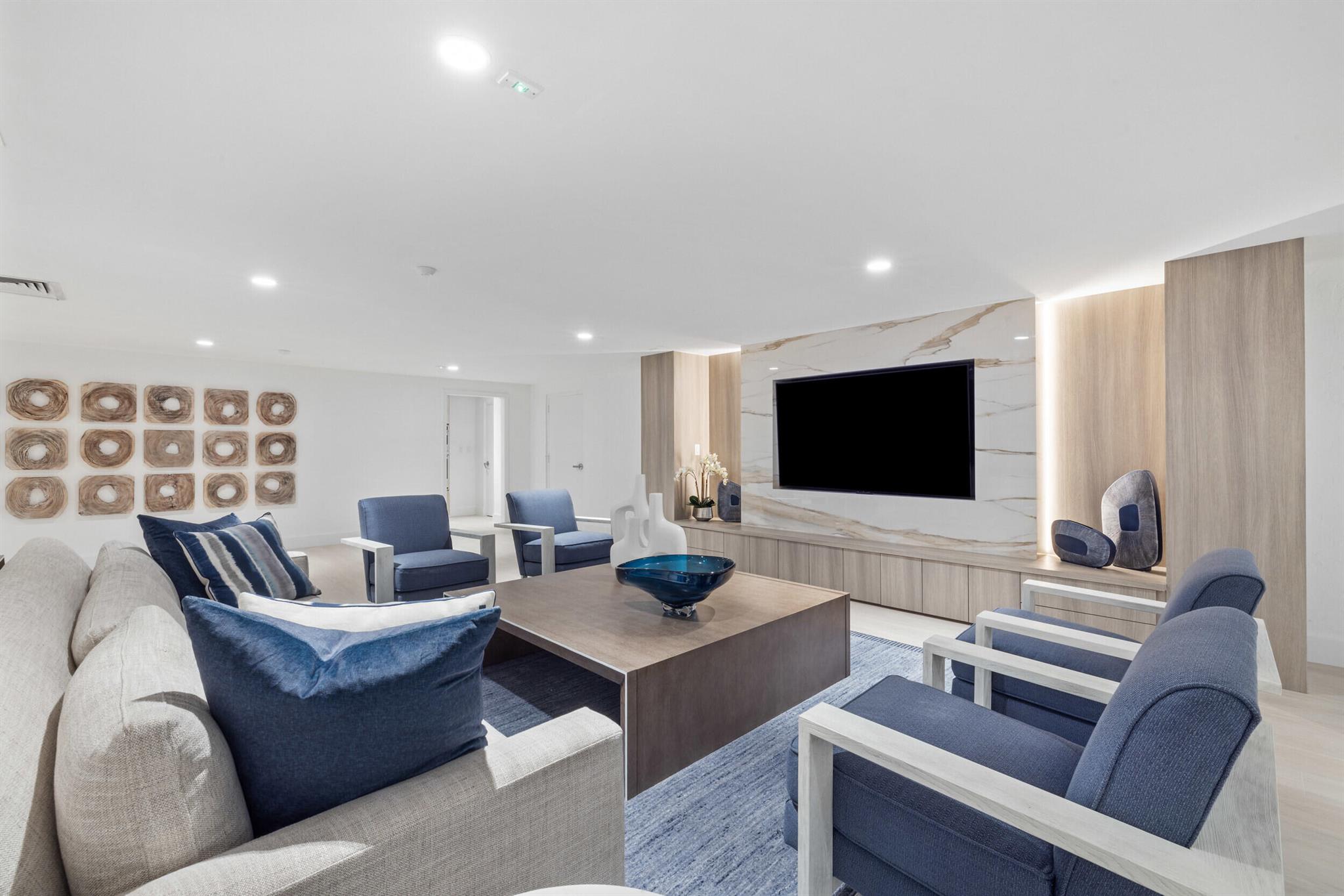 CARLYLE HOUSE CONDO - Residential