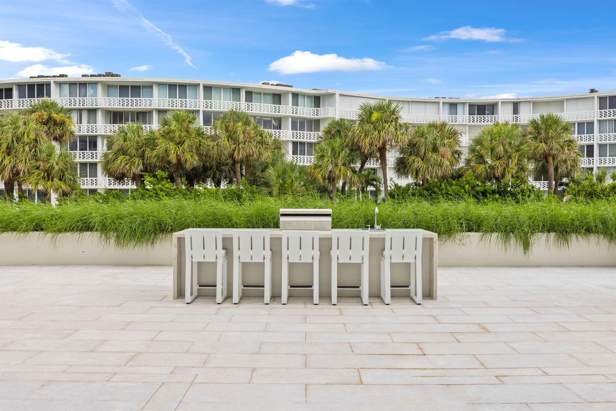 CARLYLE HOUSE CONDO - Residential