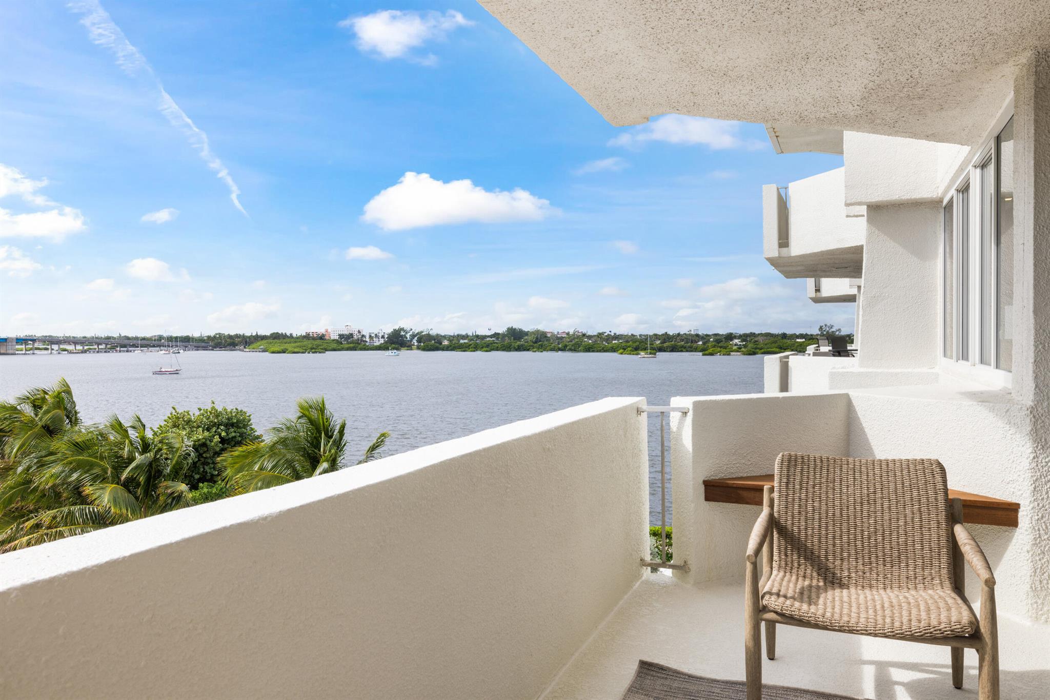 CARLYLE HOUSE CONDO - Residential