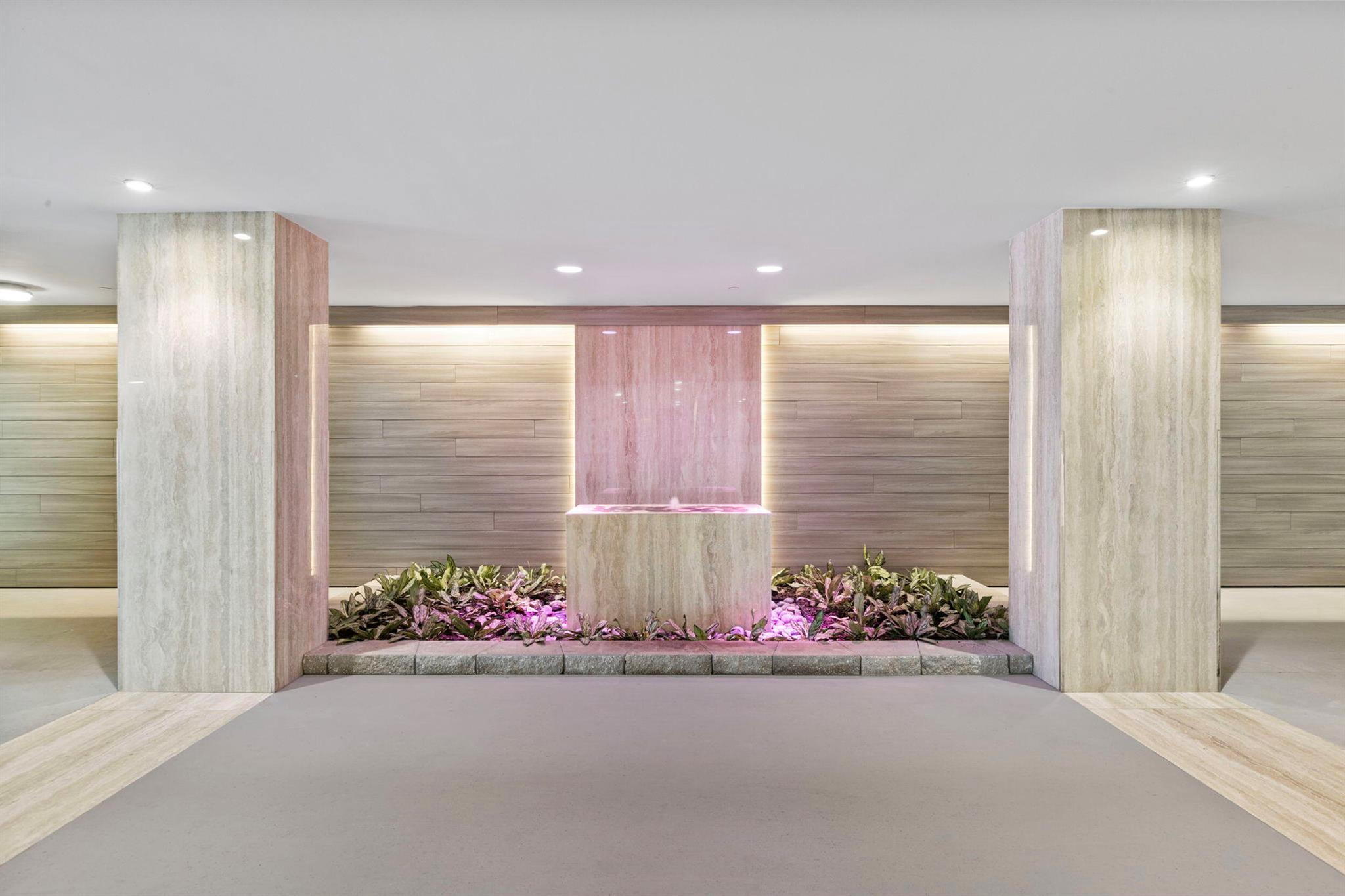 CARLYLE HOUSE CONDO - Residential