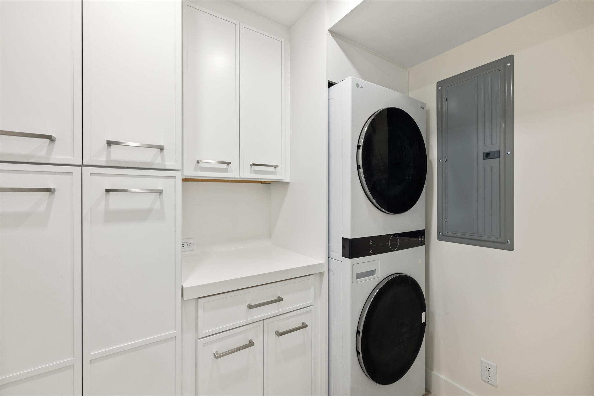 CARLYLE HOUSE CONDO - Residential