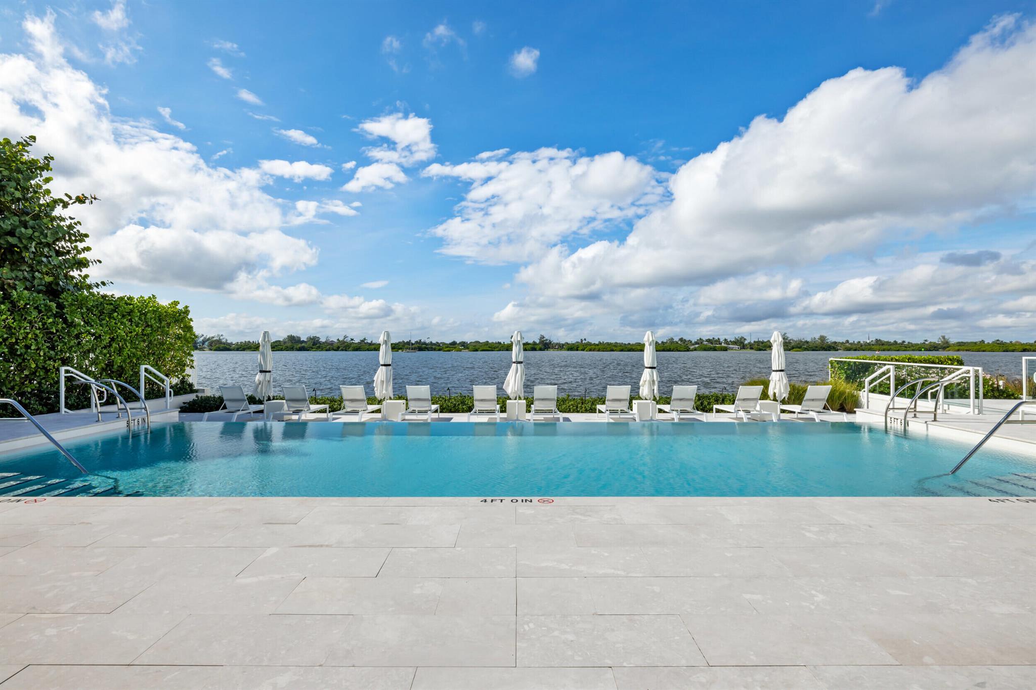 CARLYLE HOUSE CONDO - Residential