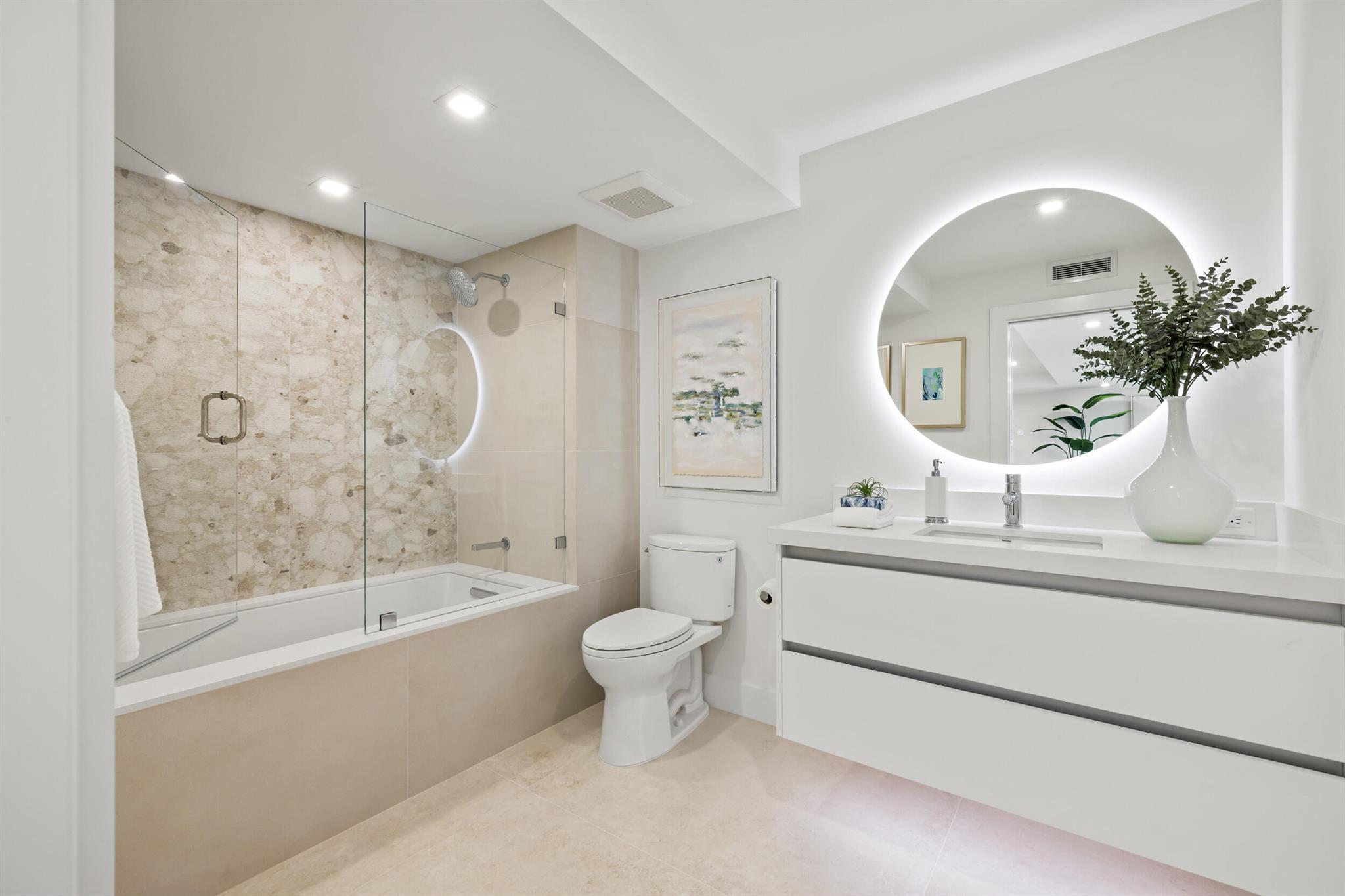 CARLYLE HOUSE CONDO - Residential