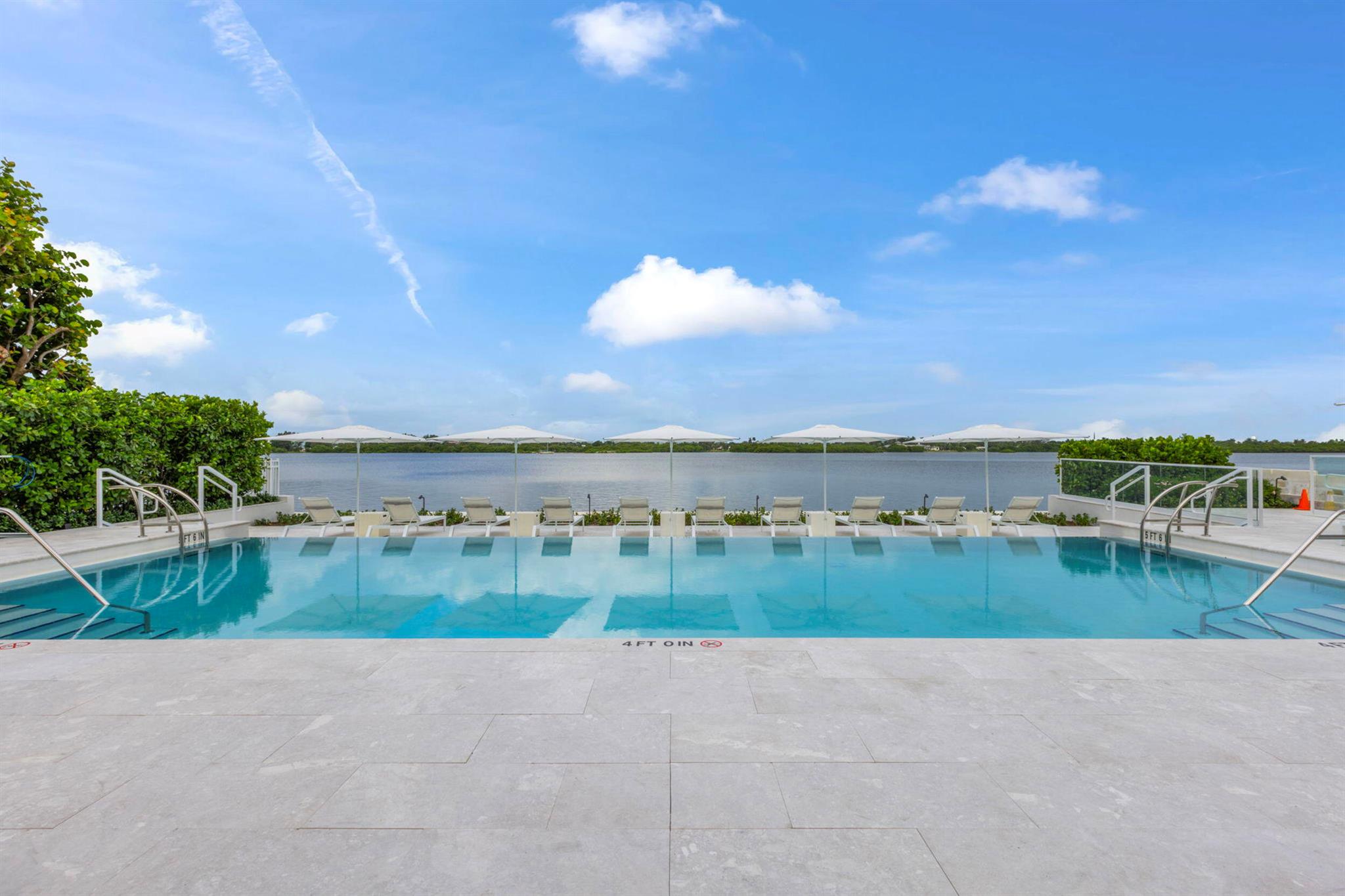 CARLYLE HOUSE CONDO - Residential