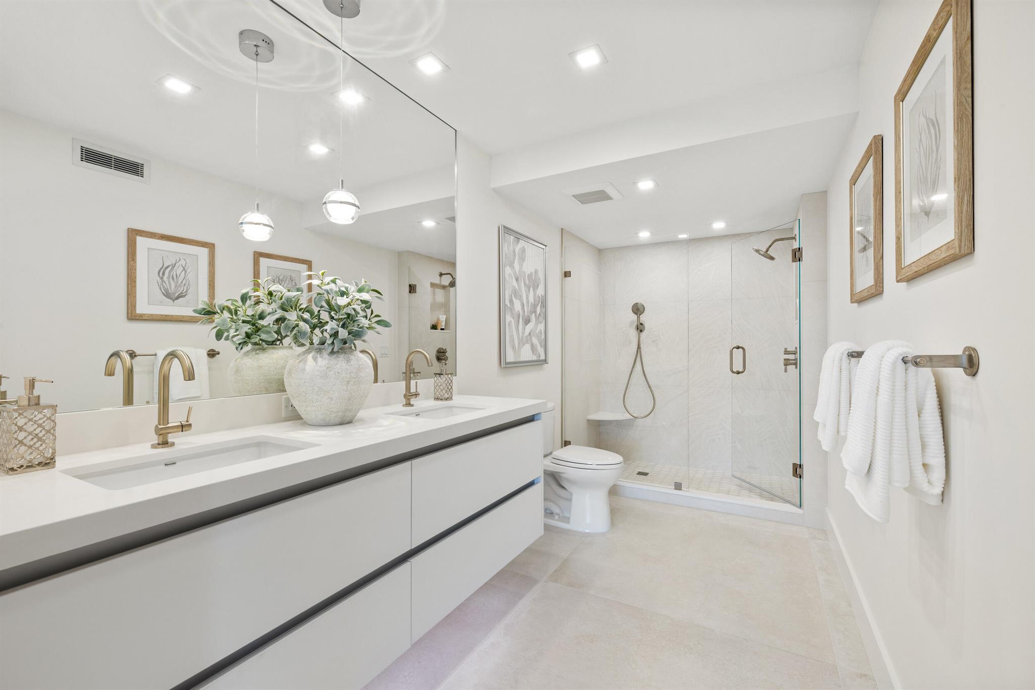 CARLYLE HOUSE CONDO - Residential