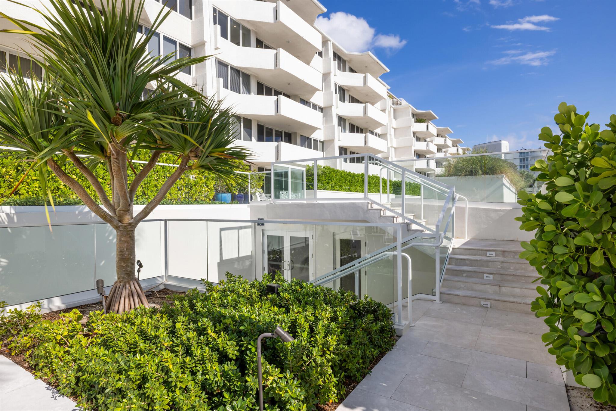 CARLYLE HOUSE CONDO - Residential