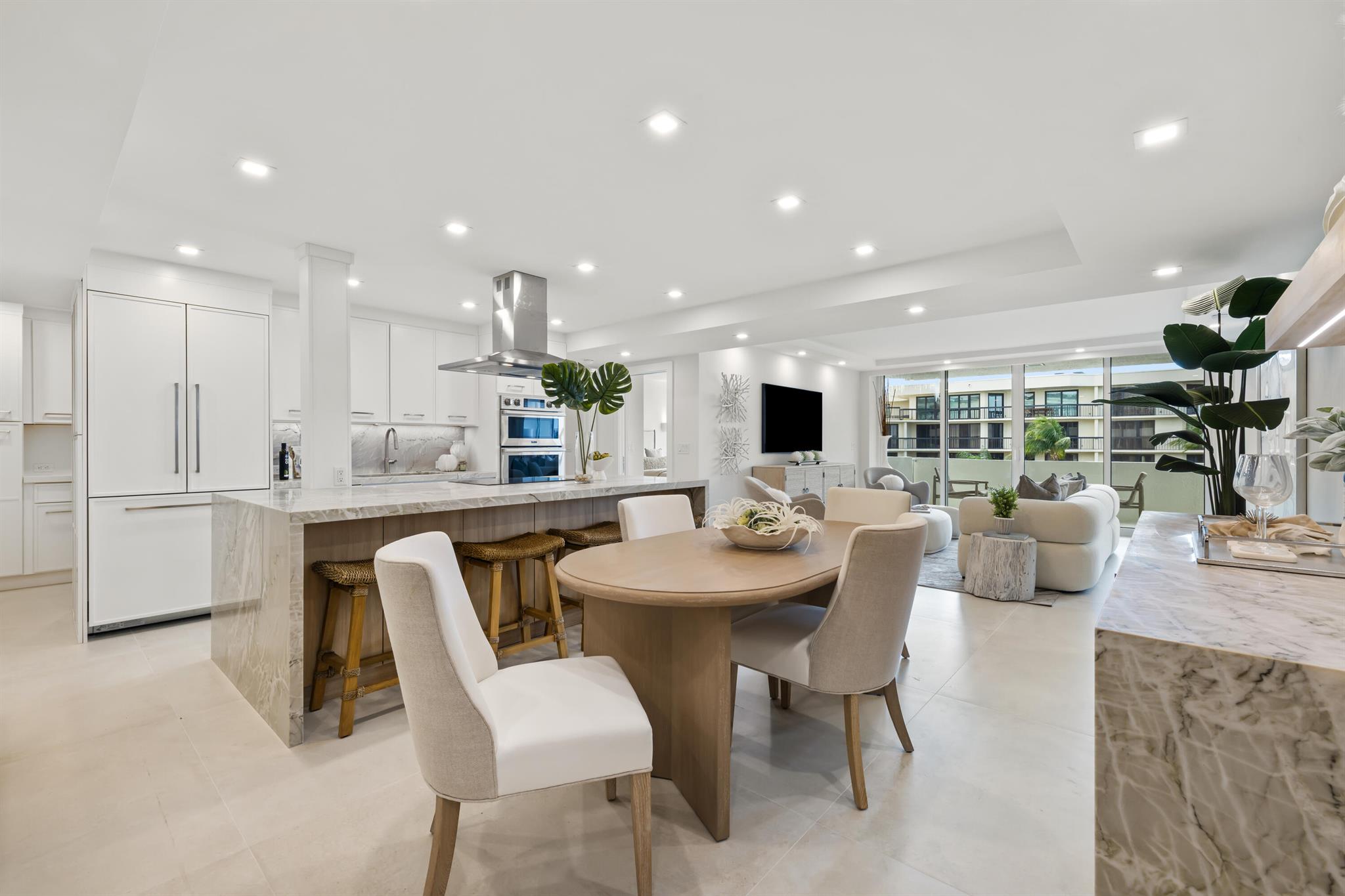 CARLYLE HOUSE CONDO - Residential