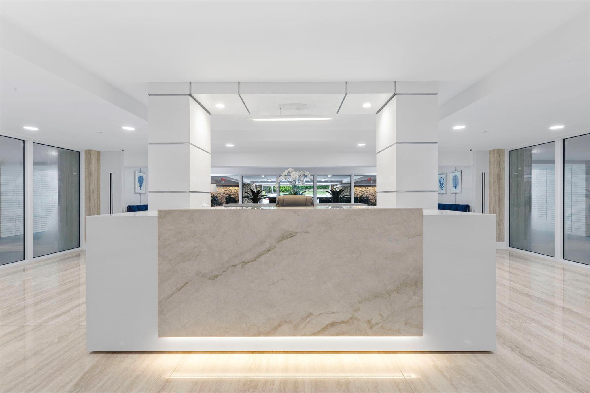 CARLYLE HOUSE CONDO - Residential