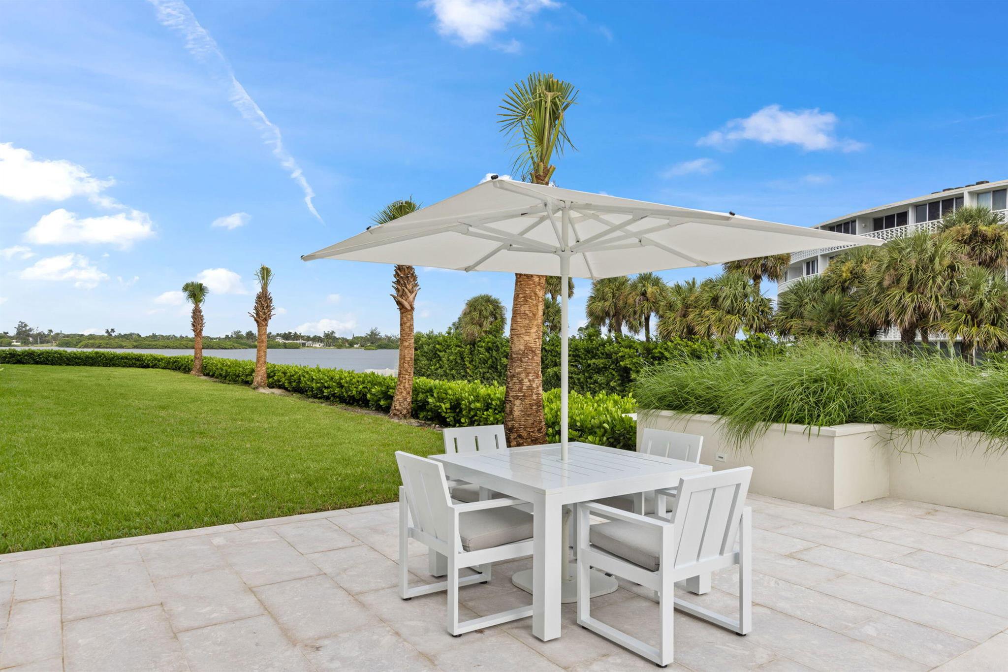 CARLYLE HOUSE CONDO - Residential