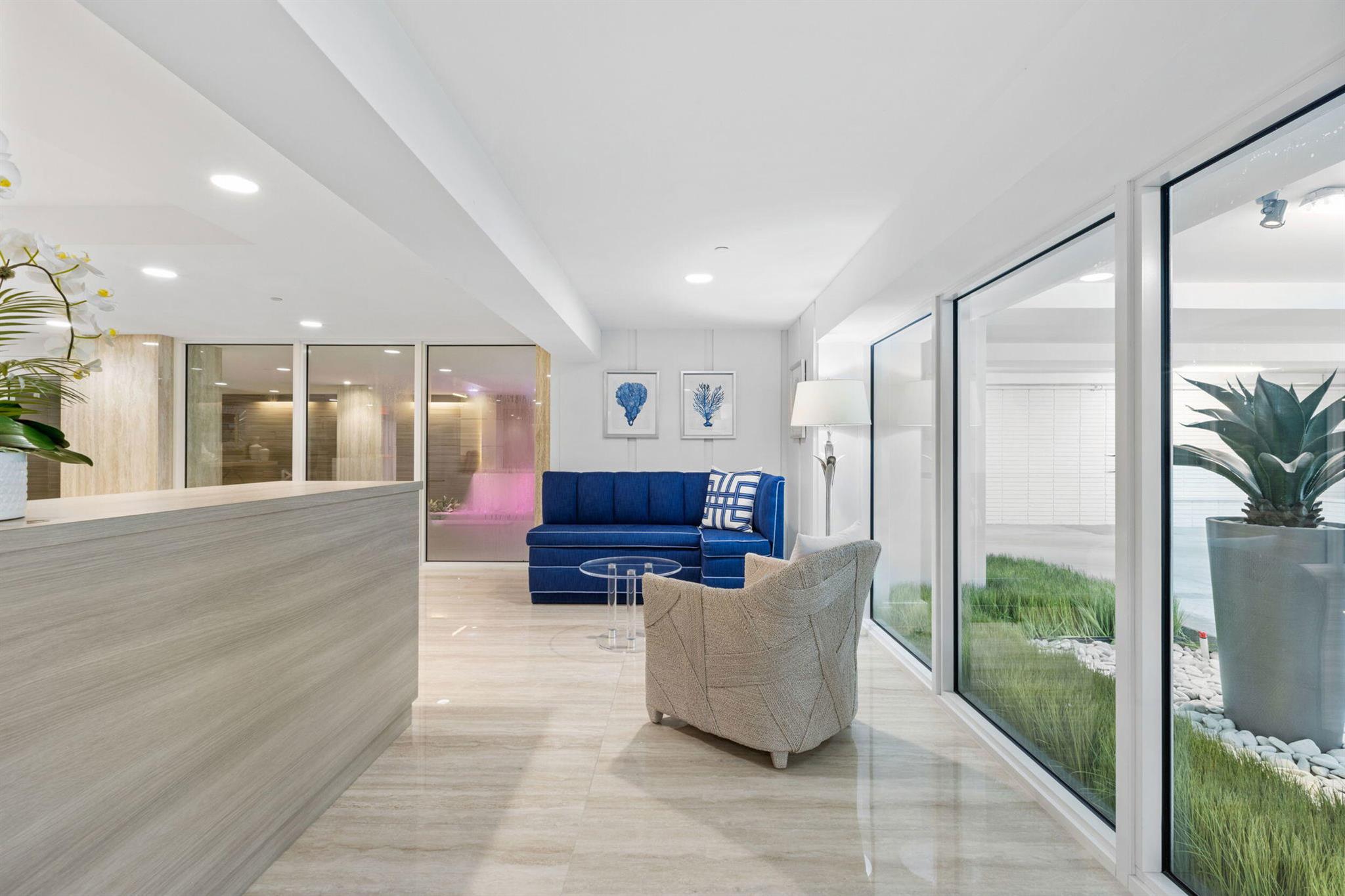 CARLYLE HOUSE CONDO - Residential