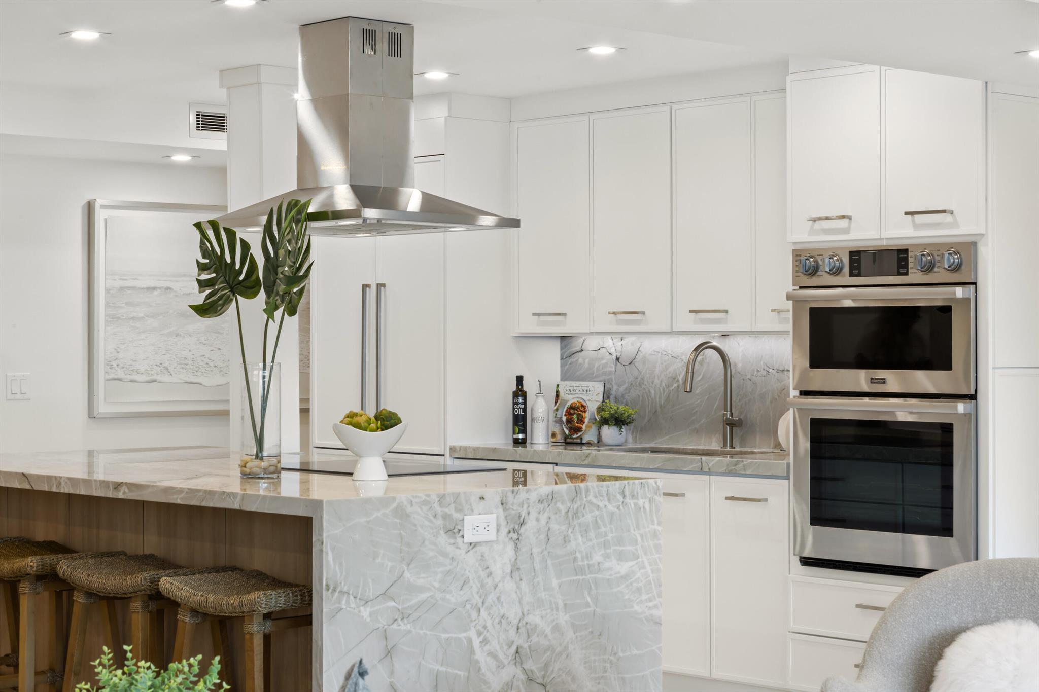 CARLYLE HOUSE CONDO - Residential