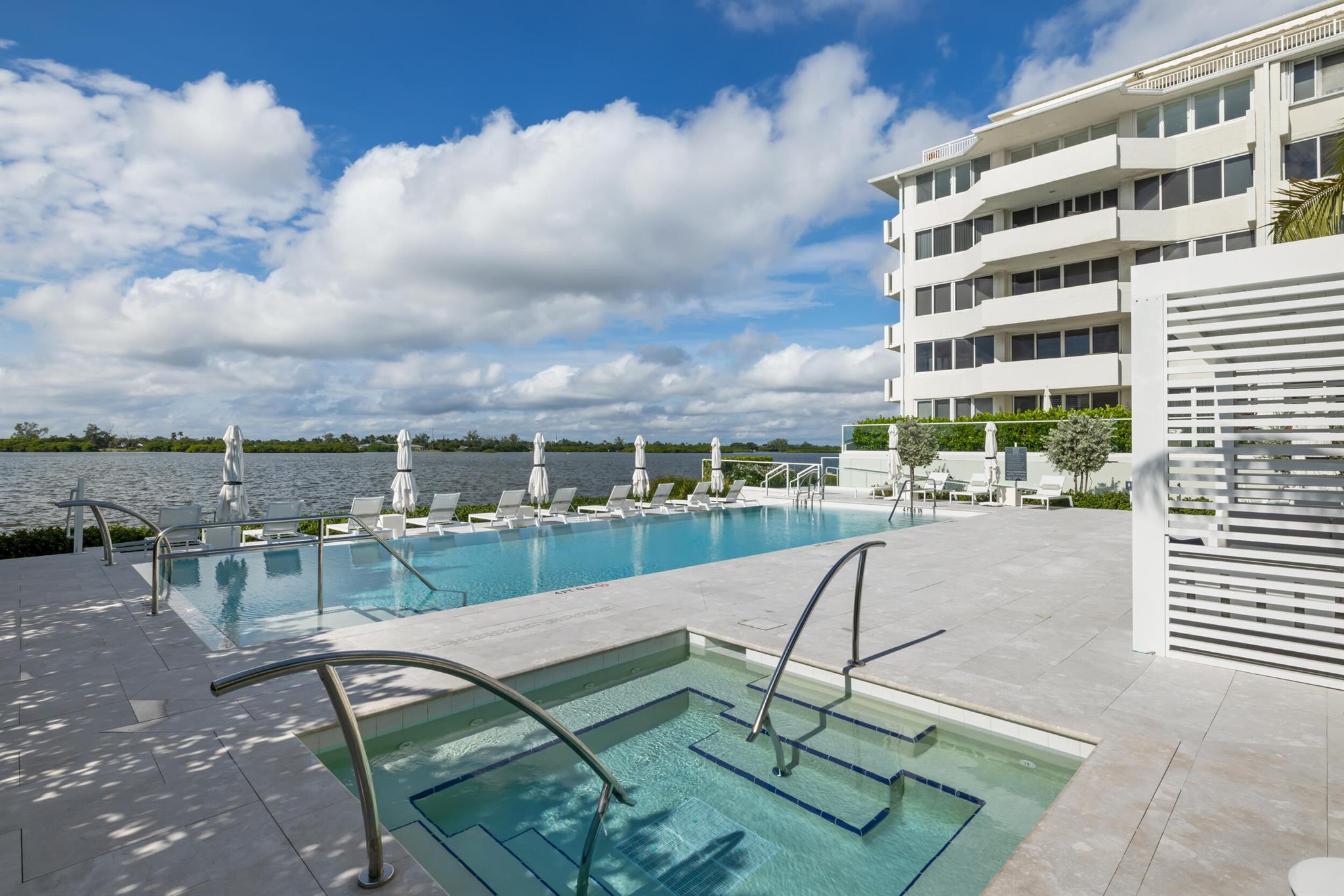 CARLYLE HOUSE CONDO - Residential