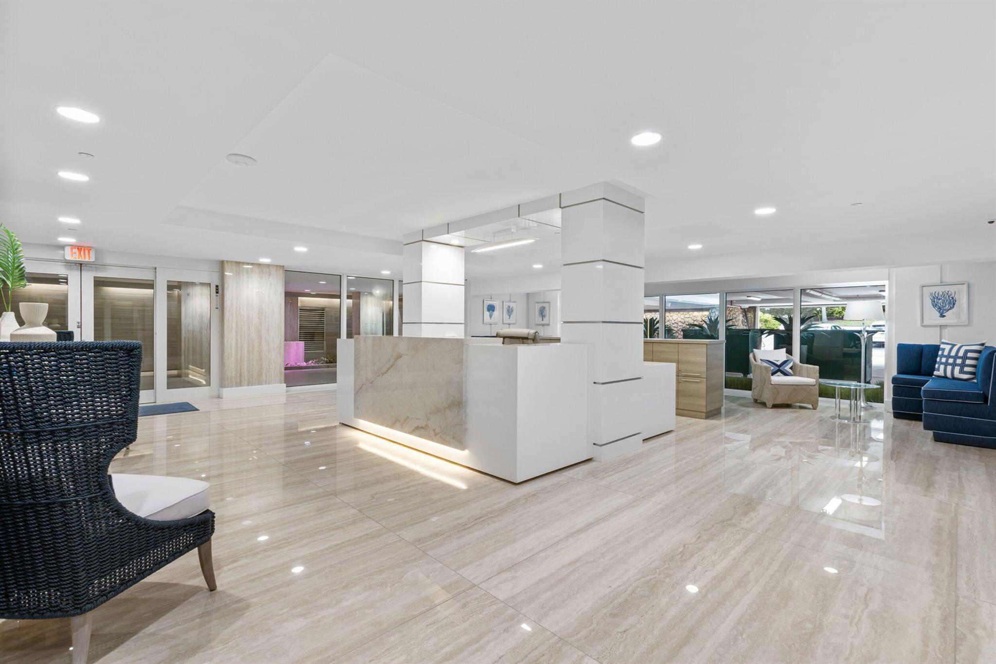 CARLYLE HOUSE CONDO - Residential