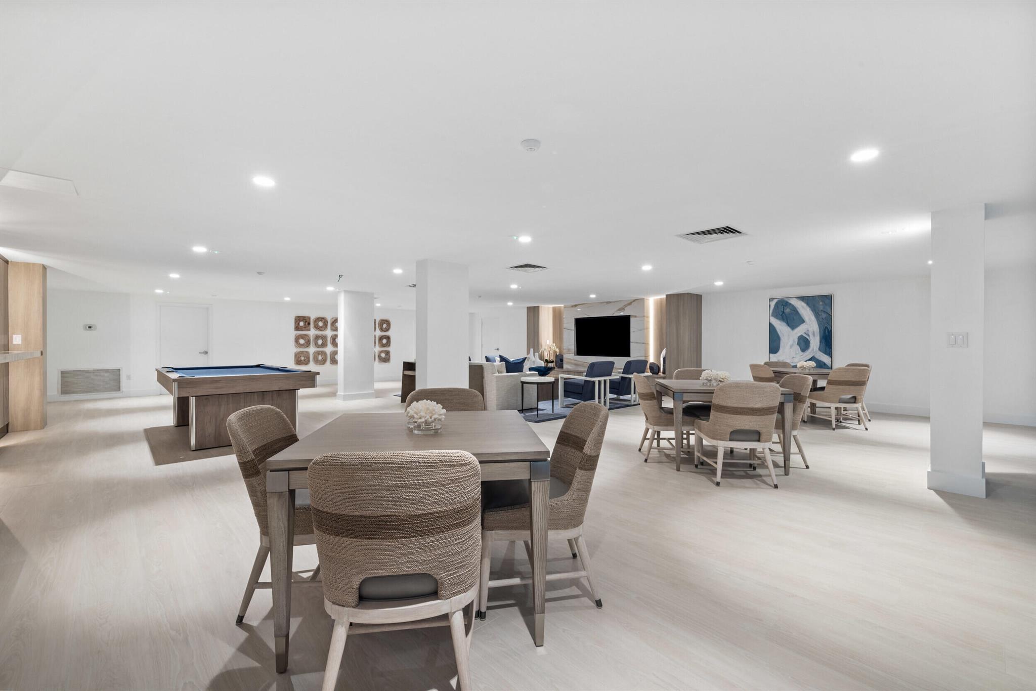 CARLYLE HOUSE CONDO - Residential