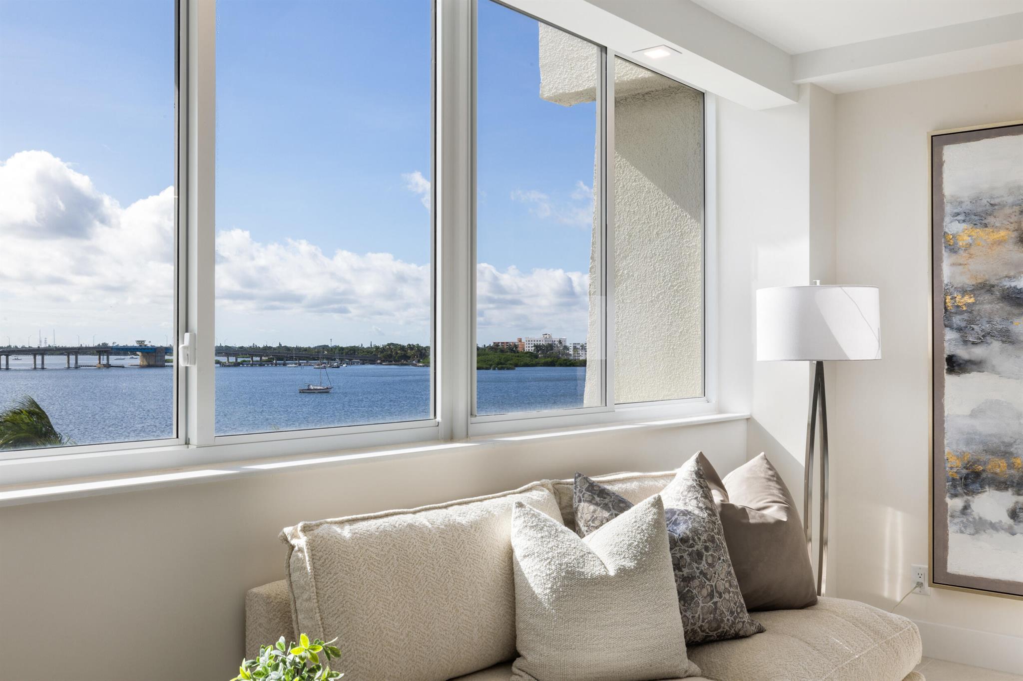 CARLYLE HOUSE CONDO - Residential