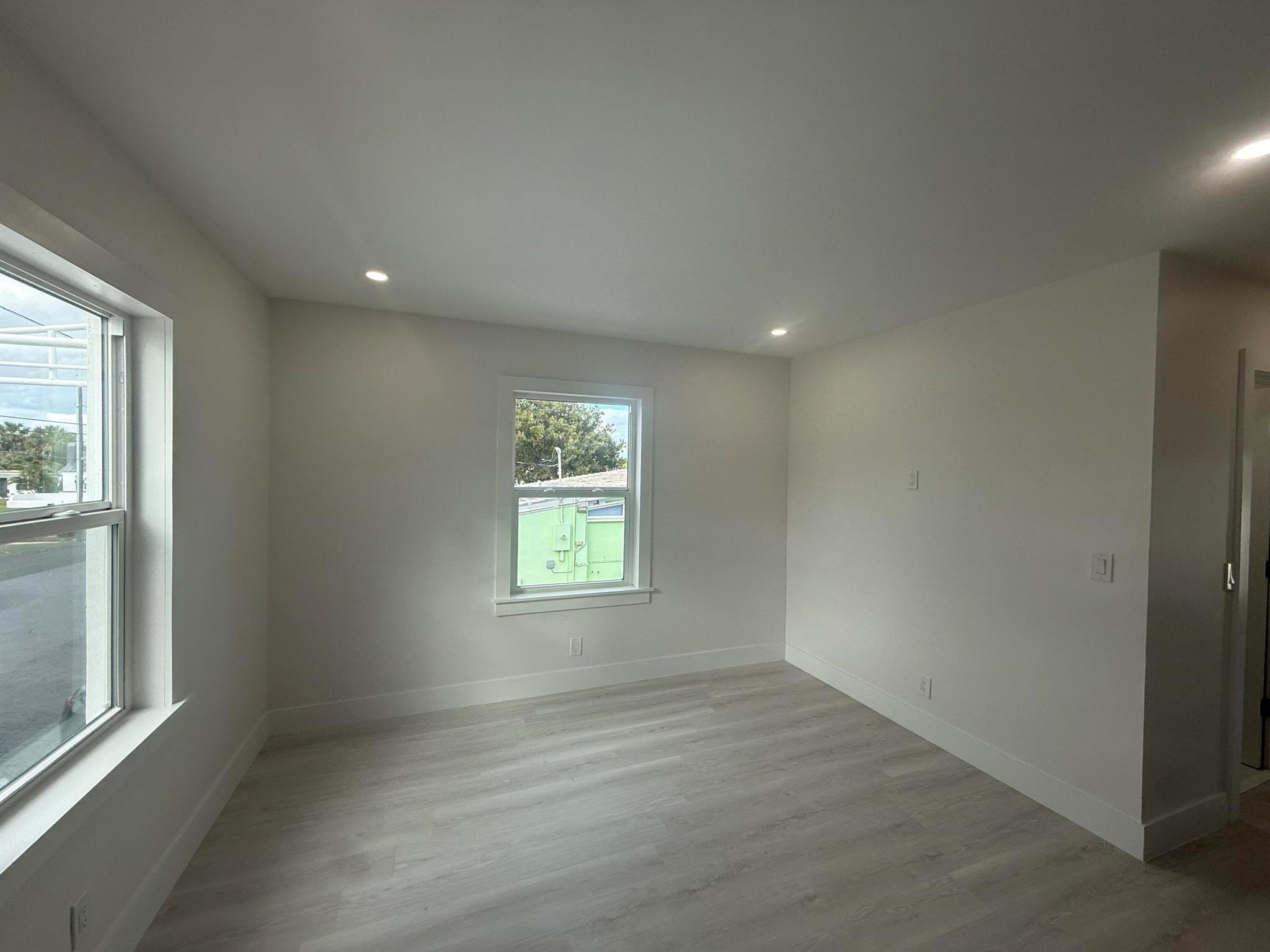 COLONIAL ESTS - Residential Lease