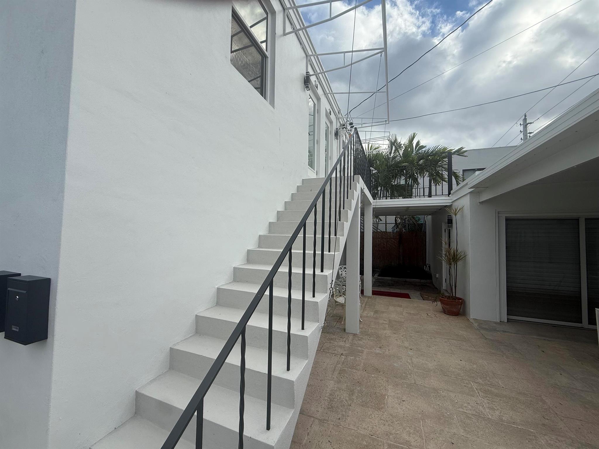 COLONIAL ESTS - Residential Lease