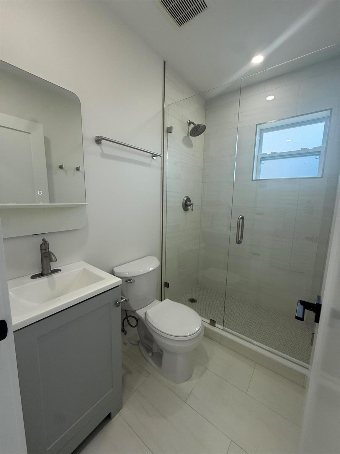 COLONIAL ESTS - Residential Lease