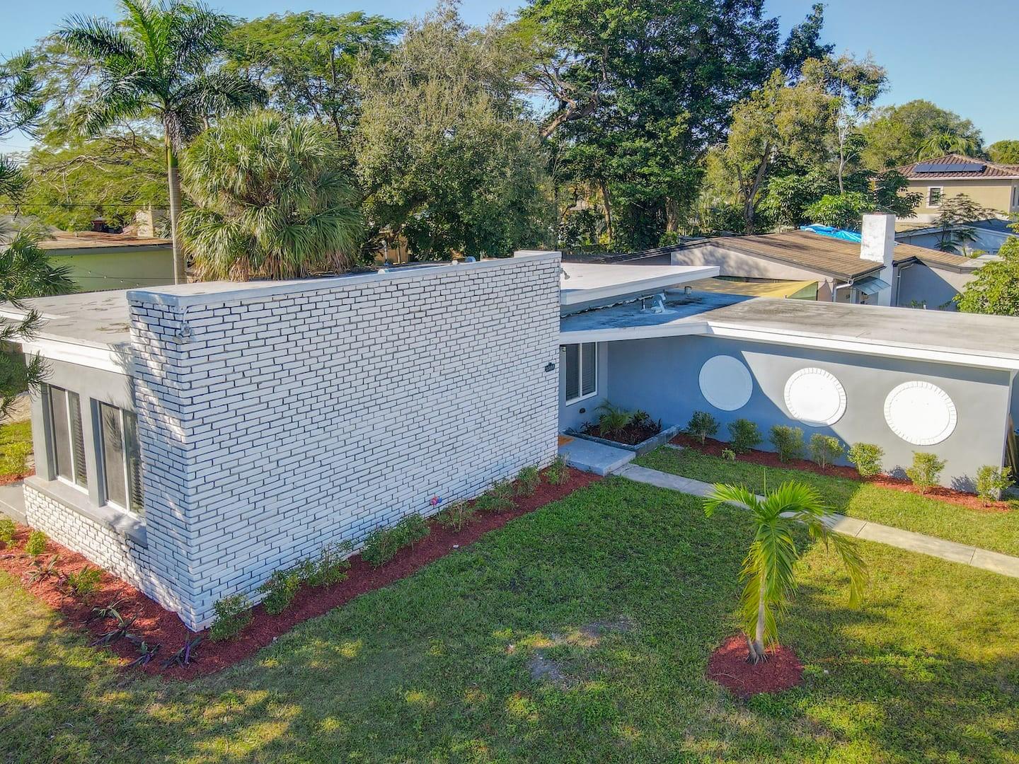 HENDRICKS HEIGHTS - Residential Lease