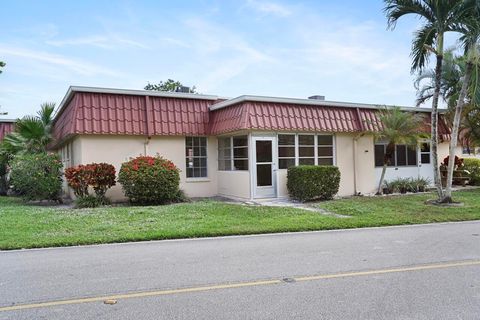 Tiny photo for 737 Nantucket Circle #B, Lake Worth, FL 33467 (MLS # R11163429)