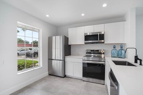 Tiny photo for 737 Nantucket Circle #B, Lake Worth, FL 33467 (MLS # R11163429)
