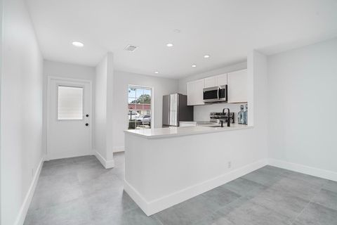 Tiny photo for 737 Nantucket Circle #B, Lake Worth, FL 33467 (MLS # R11163429)