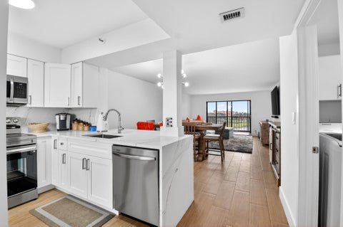 Tiny photo for 6866 Huntington Lane #602, Delray Beach, FL 33446 (MLS # B26030656)