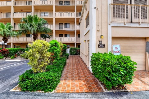 Tiny photo for 6866 Huntington Lane #602, Delray Beach, FL 33446 (MLS # B26030656)