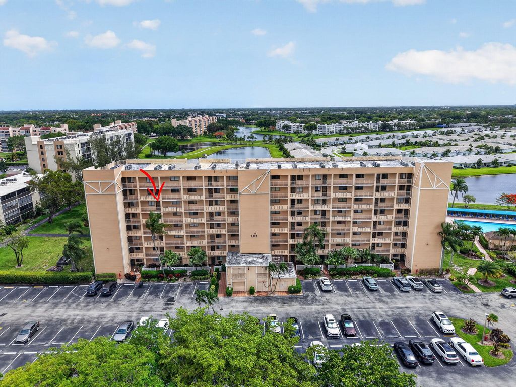 Photo of 6866 Huntington Lane #602, Delray Beach, FL 33446 (MLS # B26030656)