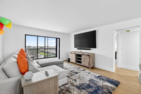Tiny photo for 6866 Huntington Lane #602, Delray Beach, FL 33446 (MLS # B26030656)