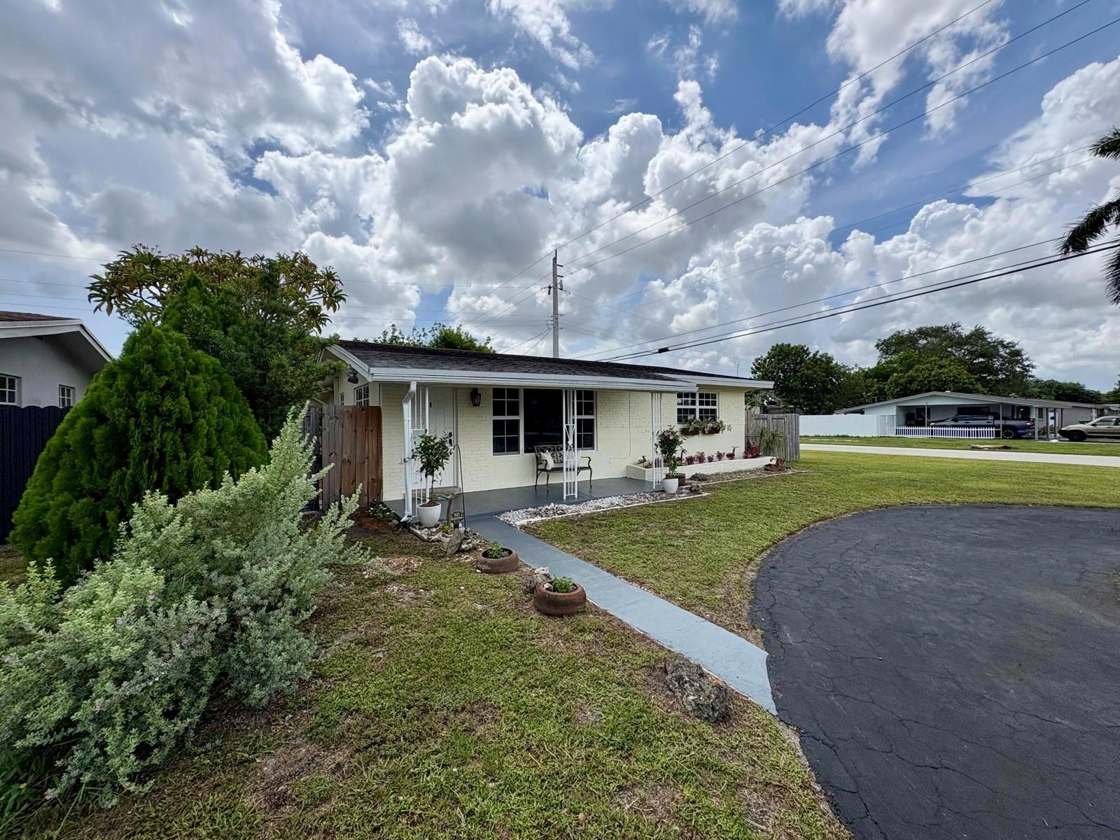 2441 Gulfstream Dr