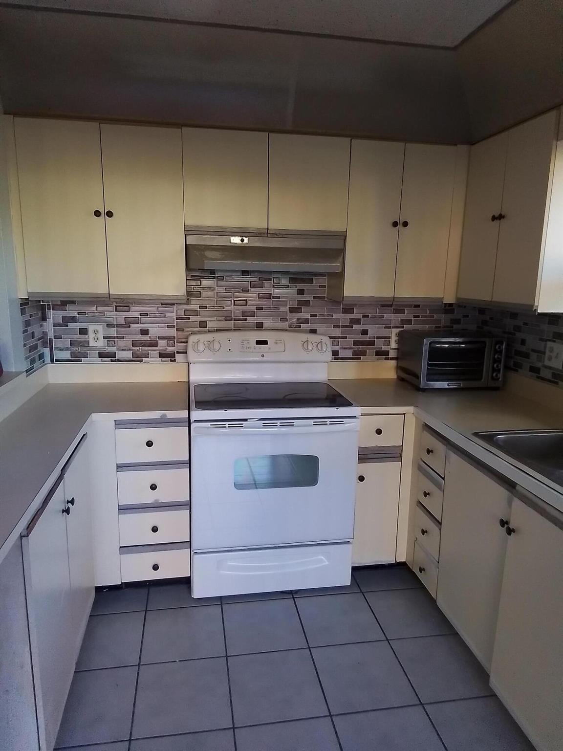 LAWNWOOD ADDITION - Residential Lease