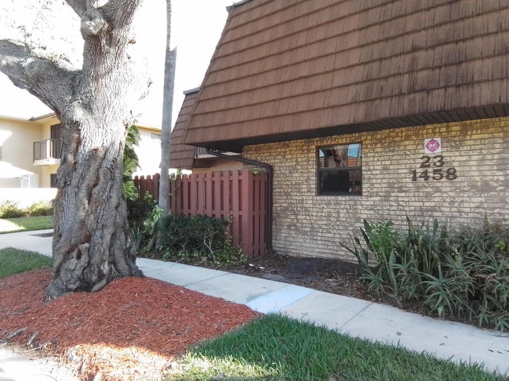 Photo of 1458 N Lawnwood Circle #23c, Fort Pierce, FL 34950 (MLS # R11147625)