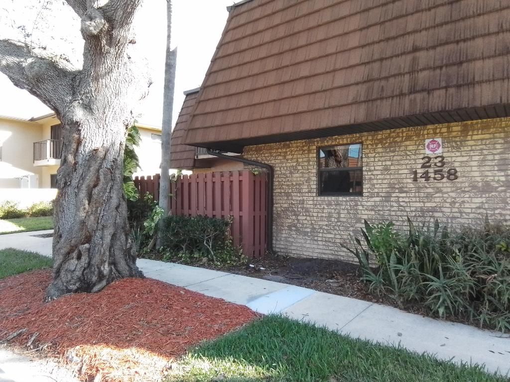 Photo of 1458 N Lawnwood Circle #23c, Fort Pierce, FL 34950 (MLS # R11147625)