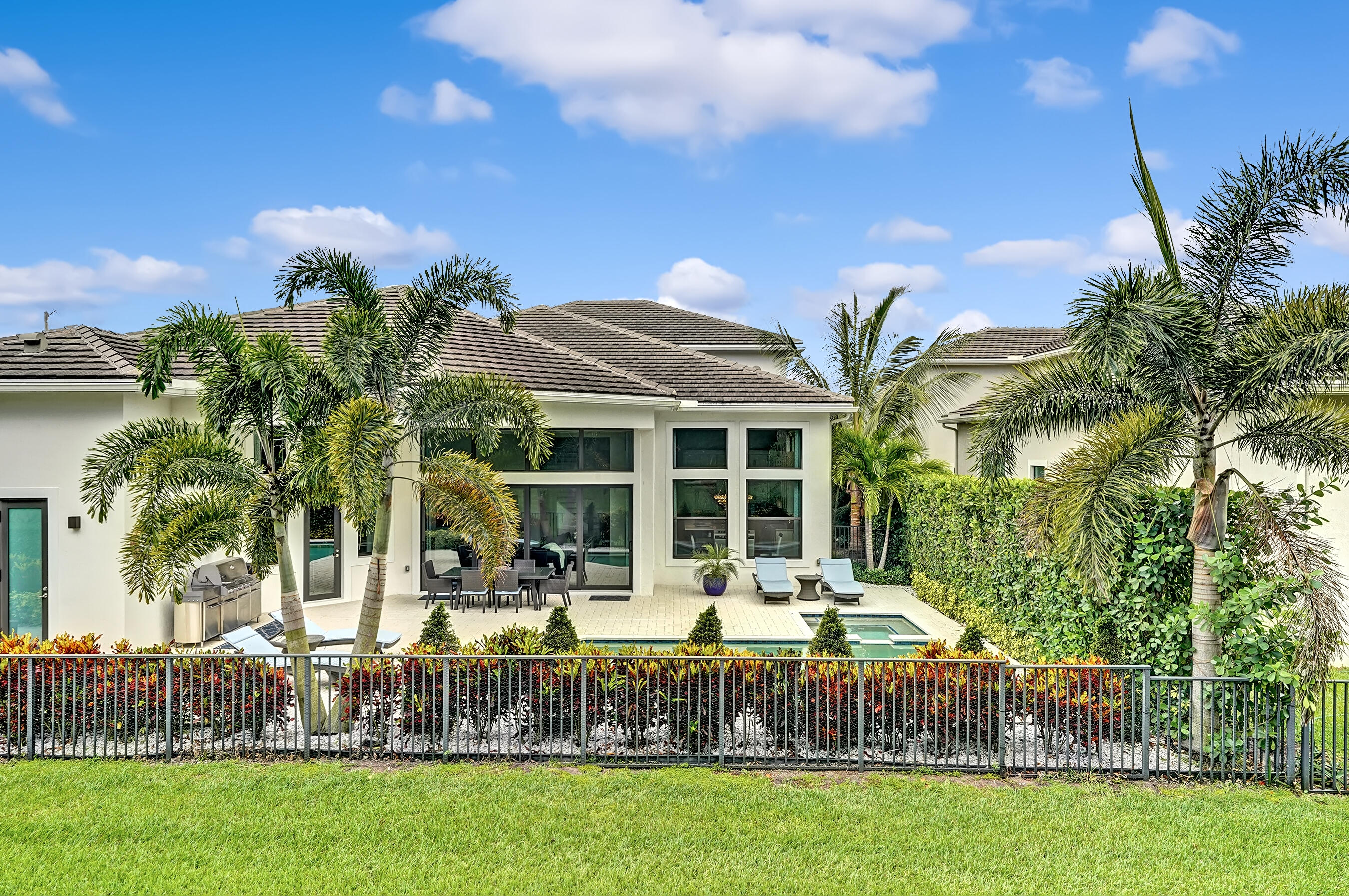 ROYAL PALM POLO - Residential