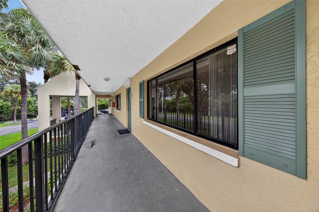 Photo of 913 Meadows Circle #913, Boynton Beach, FL 33436 (MLS # F10546782)